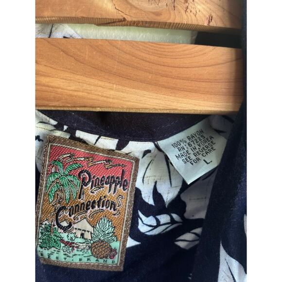 Pineapple Connection Mens Hawaiian Shirt Floral Short Sleeve Blue White Size L‎ - Picture 4 of 4